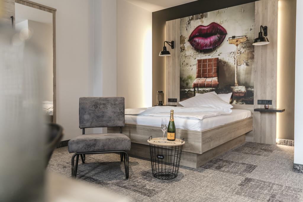 Alexxanders Hotel & Boardinghouse, Restaurant Кемниц Екстериор снимка