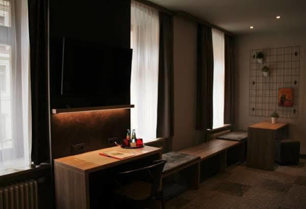 Alexxanders Hotel & Boardinghouse, Restaurant Кемниц Екстериор снимка
